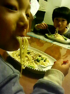 �J���{�i�[����H�ׂȂ���